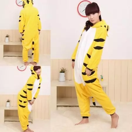 Pajamas Kigurumi (91 снимки): под формата на животни, еднорог, гащеризон-пижама панда, пикач, какво се наричат ​​пижама под формата на миеща мечка, ревюта 1614_87