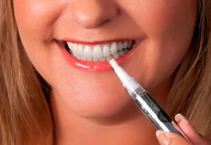 Blyanter til tandblegning: Tænder Whitening Pen, Global White og andre. Sådan bruger du tandhåndtag til at fjerne plaque? 16150_18