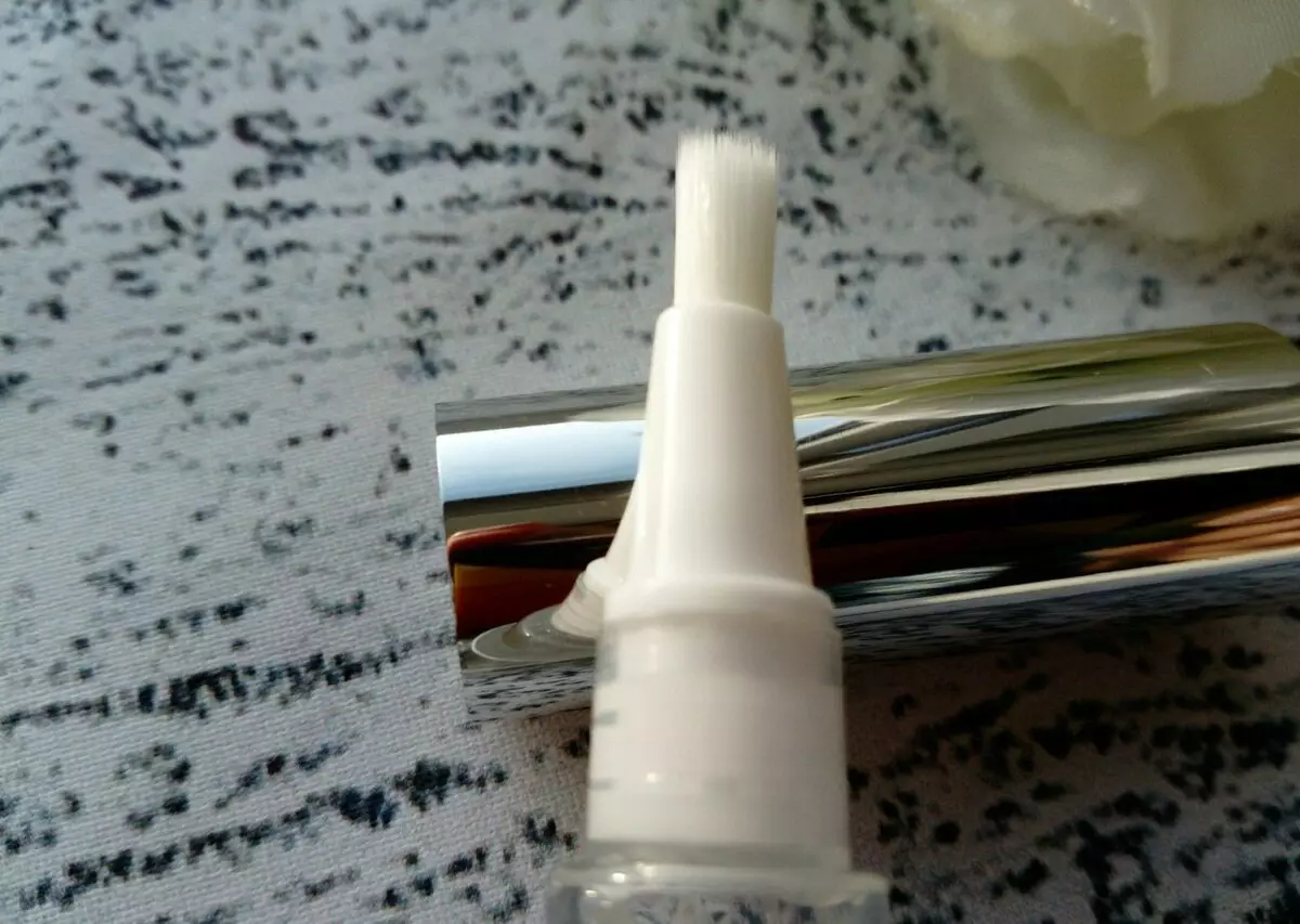 Creioane pentru albire dinți: stilou de albire dinți, albă global și alții. Cum se utilizează mânere dentare pentru a îndepărta placa? 16150_8