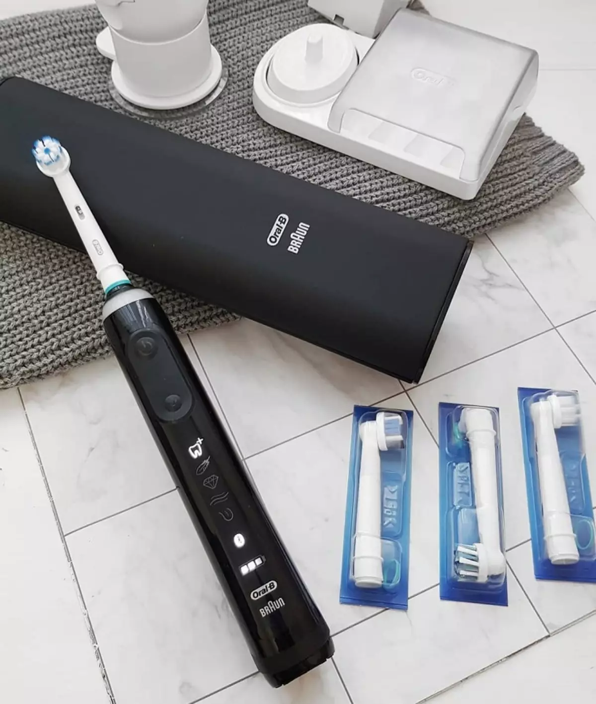 Electrical toothbrushes oral-b: vitality at pro 500, crossaction at 3d white, smart 4 at iba pang mga electrolates ng braun. Paano pumili? Mga Review 16159_48