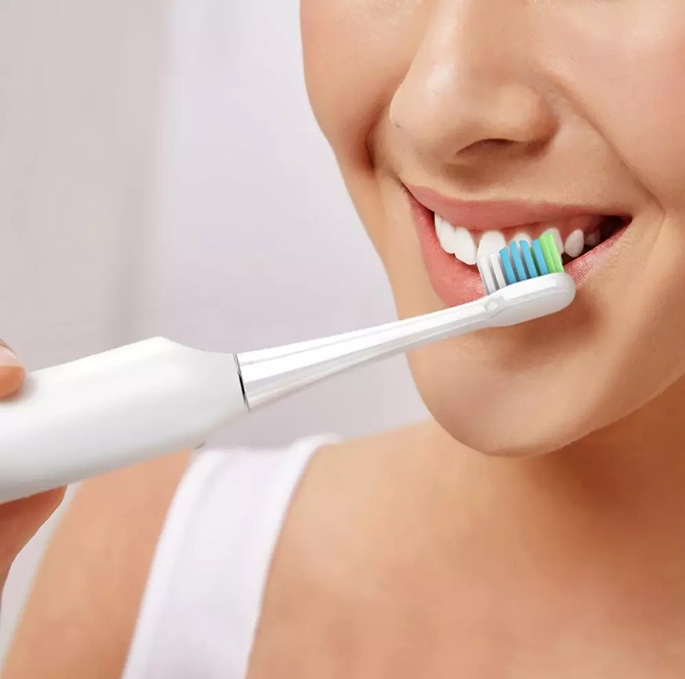 電動牙刷（52張照片）：良好的牙齒蝕刻。如何選擇成人？優點和缺點，牙醫評論 16160_13