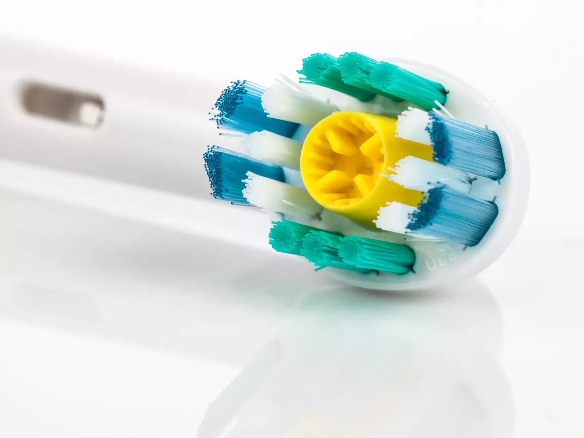 Электрычныя зубныя шчоткі (52 фота): добрыя электрощетки для зубоў. Як выбраць даросламу? Плюсы і мінусы, водгукі стаматолагаў 16160_15