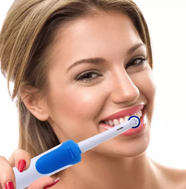इलेक्ट्रिक टूथब्रश (52 फोटो): दांतों के लिए अच्छे इलेक्ट्रोलेट्स। एक वयस्क कैसे चुनें? पेशेवरों और विपक्ष, दंत चिकित्सक समीक्षा 16160_19