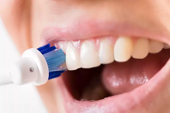 電動歯ブラシ（52枚の写真）：歯のための良い電解。大人の選び方は？プロデンシストのレビュー 16160_32