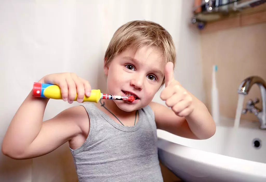 Elektriese tandeborsels (52 foto's): Goeie elektrolate vir tande. Hoe om 'n volwassene te kies? Voor- en nadele, Tandartse Reviews 16160_33