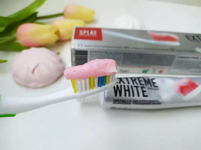 Whitening toothpastes: Peunteun éta pastes pangalusna pikeun huntu whitening, cekap Jepang sarta séjén pastes, profésional, ulasan 16168_21