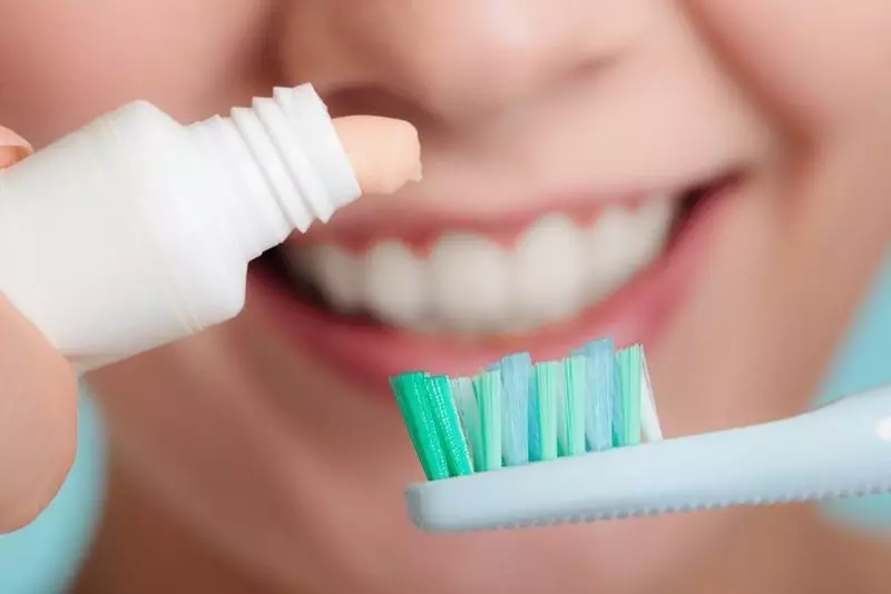 Toothpaste Lion: Zact Plus u Dentor Systema mill-Korea, għal dawk li jpejpu jpejpu Toothpaste u dentali ċari, prodotti oħra, reviżjonijiet 16173_34