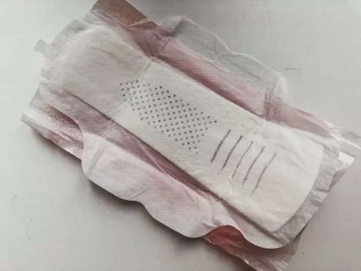 Tampoane mari: variante ale celor mai mari dimensiuni pentru femei. Cele mai bune branduri pentru absorbție pentru menstruație 16195_3