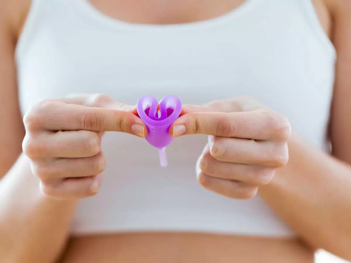 Menstrual Bowl: Hva er det og hvordan du bruker? Hva er nødvendig og hvordan fungerer det? Hva ser det ut og hvordan du velger? Dimensjoner 16250_10