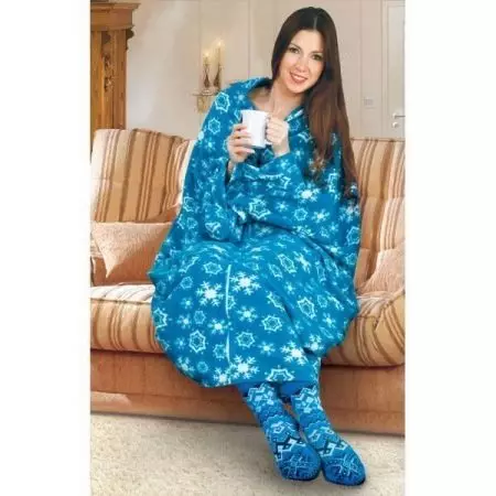 Zelfgemaakte vrouwen badjas (97 foto's): prachtige zelfgemaakte badjassen voor vrouwen, met kant, warm 1634_97