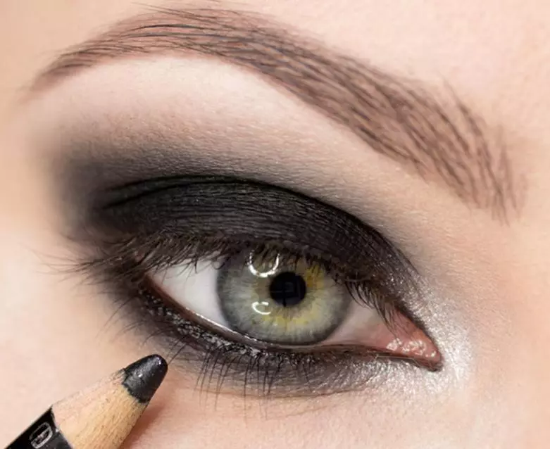 Шминка молив: Како да ги насликате очите со опрема за молив? Убава шминка со бели и зелени, сини и други обоени моливи 16352_21