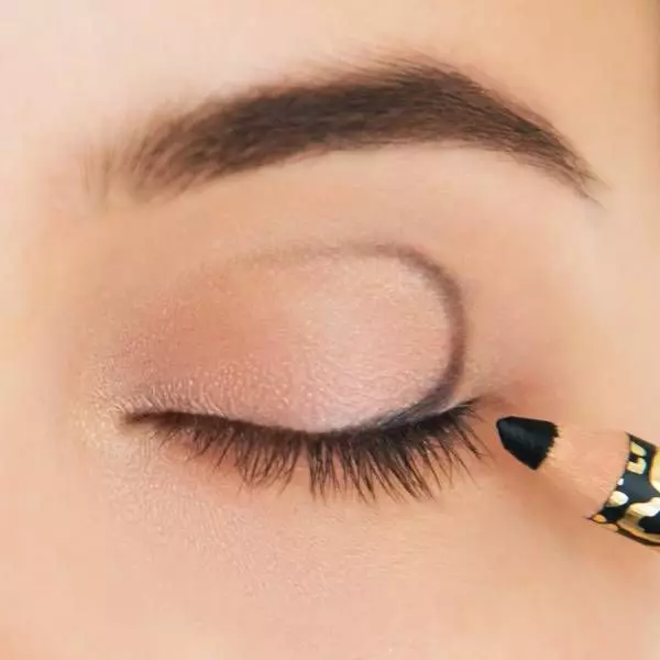 Шминка молив: Како да ги насликате очите со опрема за молив? Убава шминка со бели и зелени, сини и други обоени моливи 16352_25