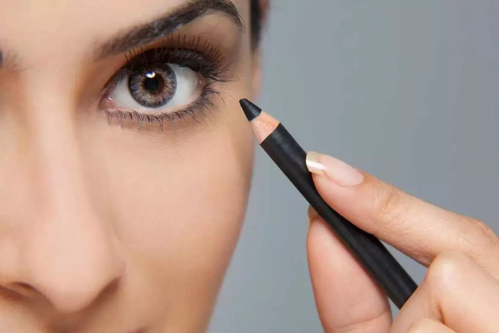 Шминка молив: Како да ги насликате очите со опрема за молив? Убава шминка со бели и зелени, сини и други обоени моливи 16352_8