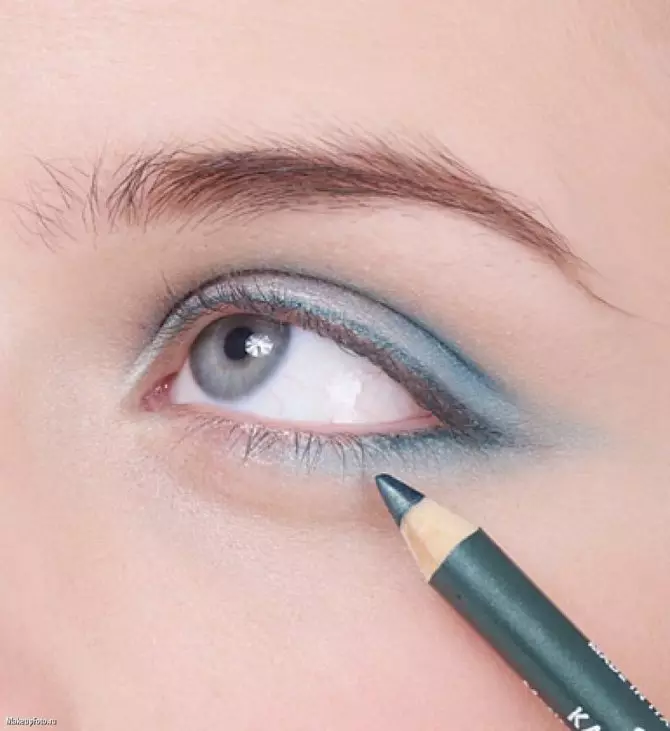 Maquillage sans flèches: légère et lumineux pour les yeux bruns, bleu et vert. Belles idées pour les débutants. Shadows de maquillage simple étape par étape 16392_30