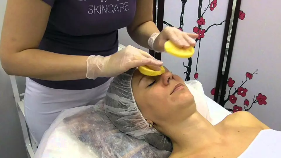 What is the difference in peeling from scrub? What is the difference and what is better, the difference between the procedures for the face from each other 16410_18