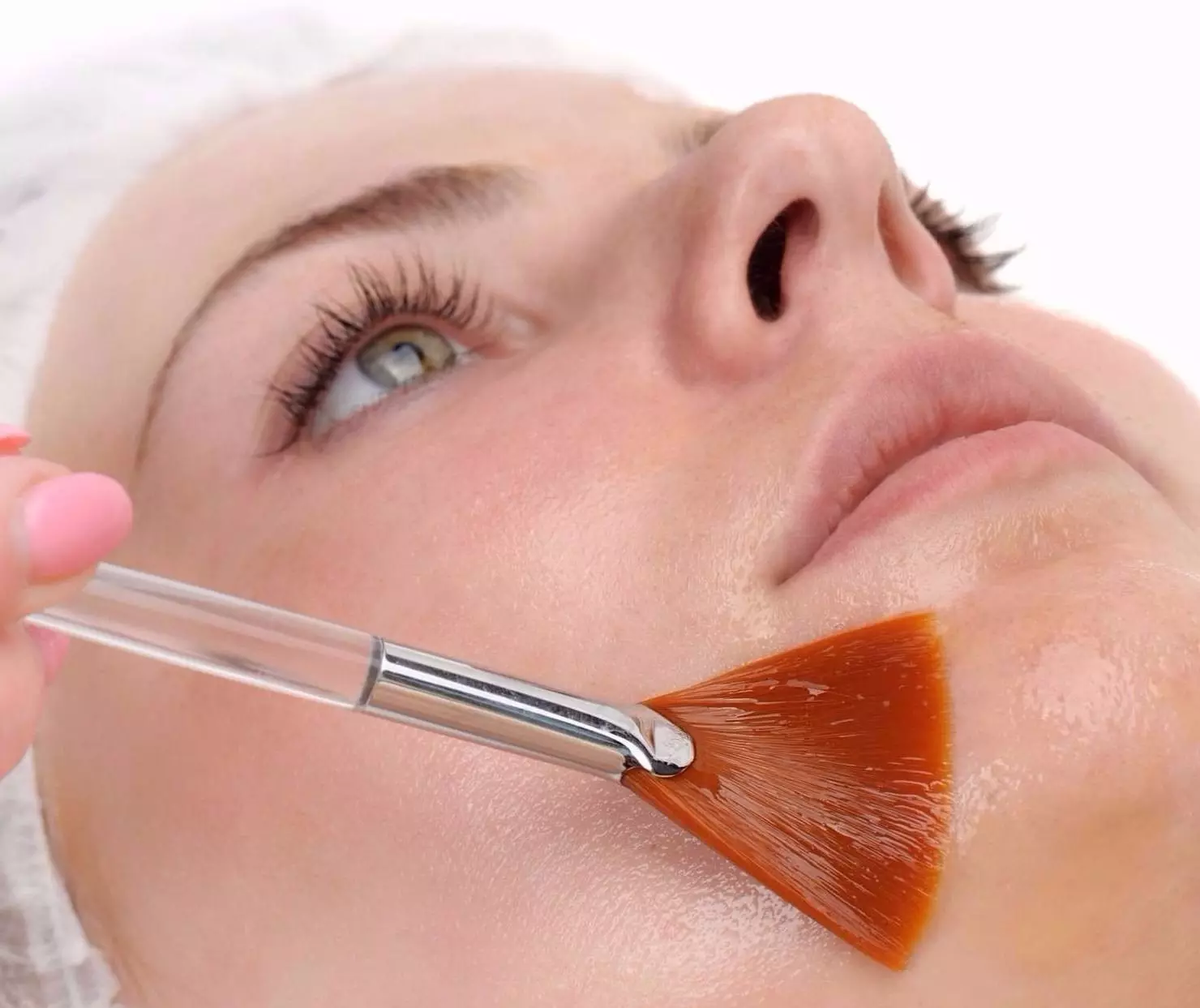 Peeling glikoliczny (46 zdjęć): procedura powierzchni z kwasem na twarz w domu, co to jest, recenzje 16413_10
