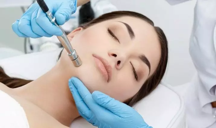 Diamond Peeling (44 fotos): que é, limpeza facial de baleiro de diamante, testemuño e contraindicacións, comentarios 16419_2