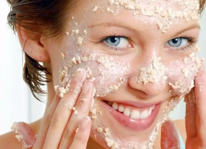 Peeling Gommage: Vad det är, ansiktsförfarande och produktskillnad än olika från scrub, recensioner 16420_22