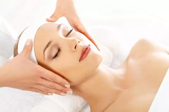 Ansigtsmassage fra rynker (31 billeder): Foryngende procedure derhjemme, hvordan man laver en point pull-up massage selv, anmeldelser 16427_15