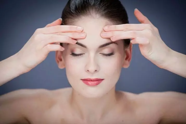 Massatge a la cara de les arrugues (31 fotos): procediment rejovenidor a casa, com fer un massatge pull-up punt, comentaris 16427_16