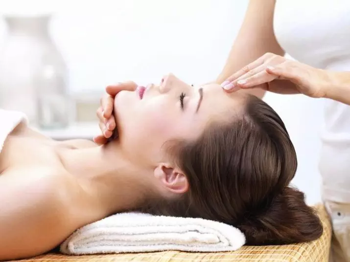 Ansiktsmassage från rynkor (31 bilder): Föryngra proceduren hemma, hur man gör en punkt Pull-up Massage själv, recensioner 16427_22