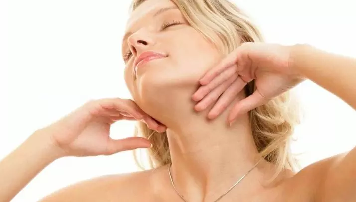 Masazh fytyrës me lugë: teknikë masazh spitalor kundër rrudhave në shtëpi, ndihmon ose jo - shqyrtime dhe rezultate 16437_27