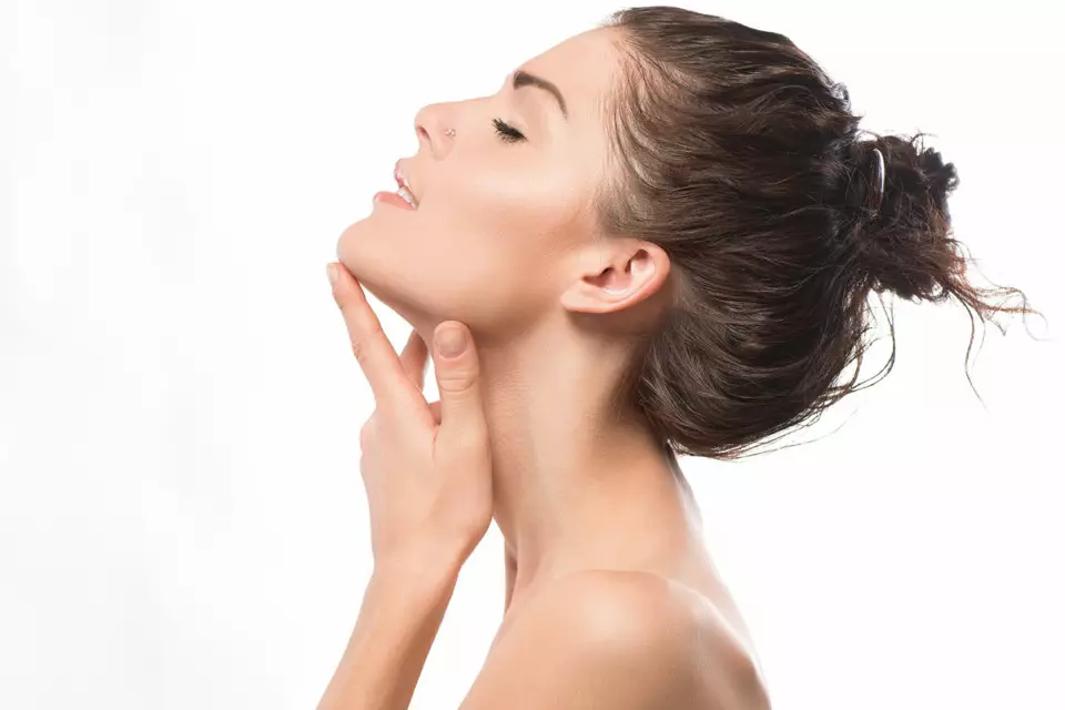 Масаж на лице с лъжици: sporal техника масаж против бръчки у дома, помага или не - мнения и резултати 16437_7