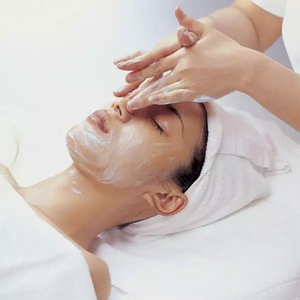 Cosmetic facial massage: kosi yemutsipa uye zone decollete, sarudza cosmetics 16440_13