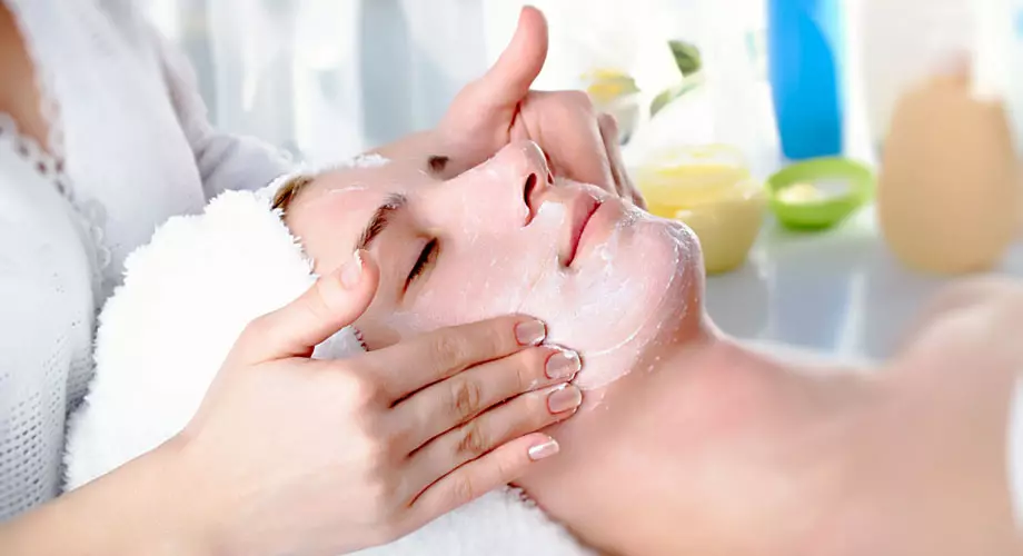 Kozmetična masaža obraza: tečaj za dekolte vrat in cone, izberite kozmetiko 16440_19