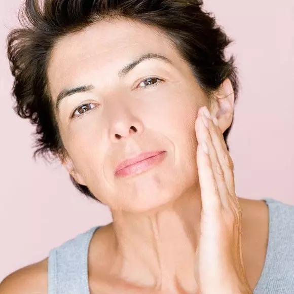 Косметичний масаж обличчя: техніка проведення курсу для шиї і зони декольте, вибираємо косметику 16440_26