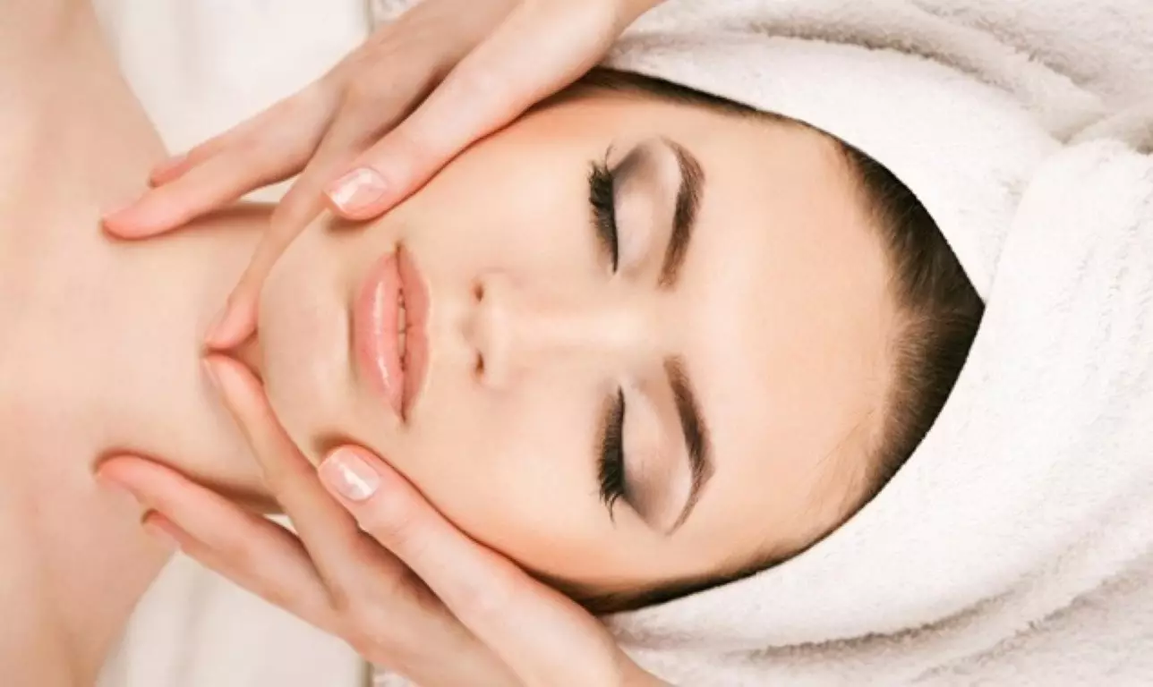 Cosmetic facial massage: kosi yemutsipa uye zone decollete, sarudza cosmetics 16440_3