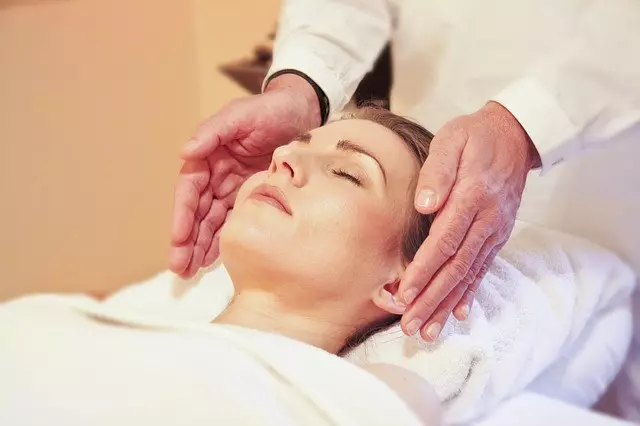 Massage mặt mỹ phẩm: Khóa học cho cổ và khu tiết kiệm, chọn mỹ phẩm 16440_6