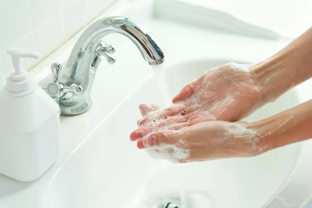 Mehaničko čišćenje lica (43 fotografije): Šta je to, ručno postupak ručne ruke kod kuće, recenzije 16459_25