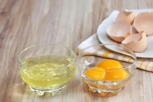 Maskers films van zwarte stippen: zwarte maskers met geactiveerde koolstof voor het schoonmaken van porie, tegen acne en voor diepe detox. Beste maskers en beoordelingen 16505_26