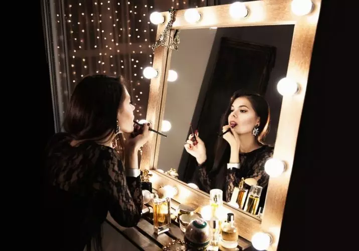 Огледало са шминкам осветљеним (40 фотографија): козметичка маке-укрштање огледало са сијалицама и шминкам кругом за шминкер 16532_2