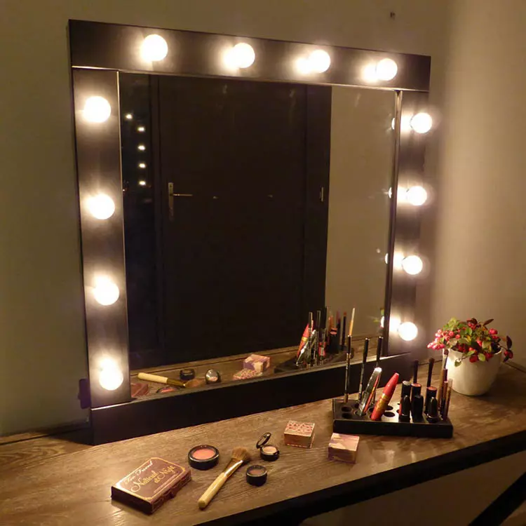 Огледало со шминка осветлена (40 фотографии): Козметички make-uproincing огледало со светилки и шминка за шминка 16532_34