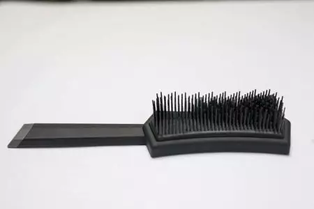 Кој чешел е подобар за коса (36 фотографии): Како да се избере, најдобро и корисно за тенка коса, која треба да биде, која коса не им наштети, осврти 16536_27