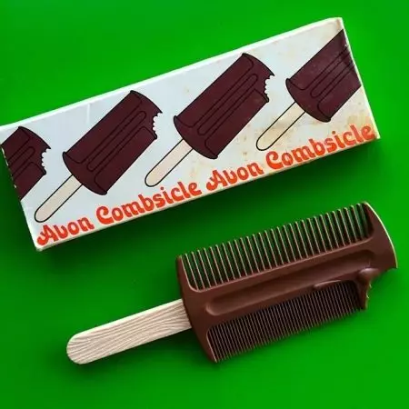 Comb (61 Valokuvat): Hiusmalleja, joissa on terä, turmaliini ja harvinainen hampaat, muodikas ilman kahvaa ja kiillotus, älykäs ja antistaattinen 16537_34