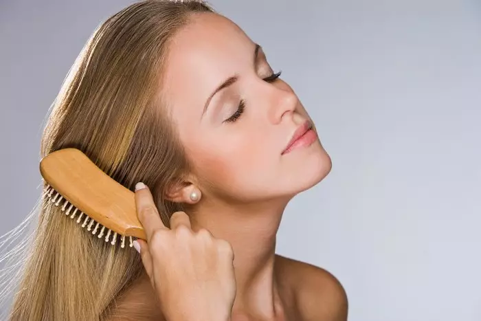 Massagekamm (28 Fotos): Wie entscheiden Sie sich für Kopfmassage und Haarwuchs, Magnetomass und Fachmann, Bewertungen 16553_3