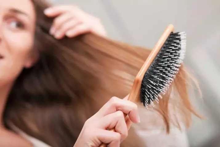 Types de peigne (37 photos): Brosse pour cheveux bouclés, combinés et bombardants, métal et céramique, queue de peigne 16559_7