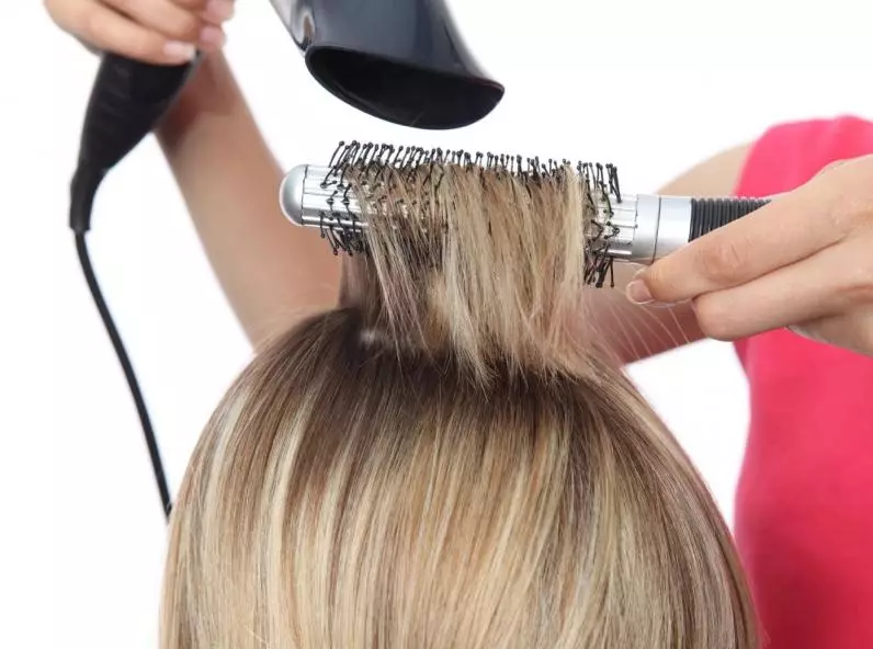 Кръгла Гребен (30 снимки): как да използвате кръгла четка за коса, малки модели с щипка 16569_22