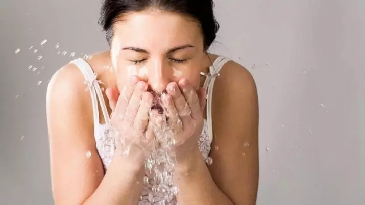 Bagaimana cara menggunakan tonik wajah? Seberapa sering digunakan dan diterapkan dengan benar? Apakah perlu dicuci dengan air setelah digunakan? 16574_7