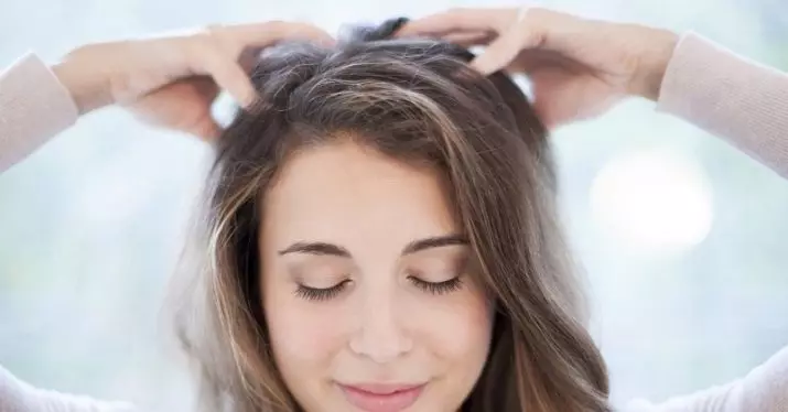 Cepillo de cabelo (28 fotos): Mellores medios contra o luxo. Cales son as causas do luxo nas mulleres? Como restaurar o cabelo na casa? 16583_22