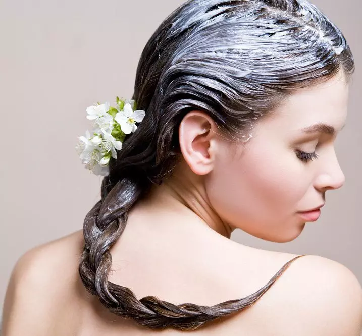 Laminación del cabello por medios profesionales en casa: ¿Qué medicamentos son mejores para usar en casa? Chicas Reviews 16586_6