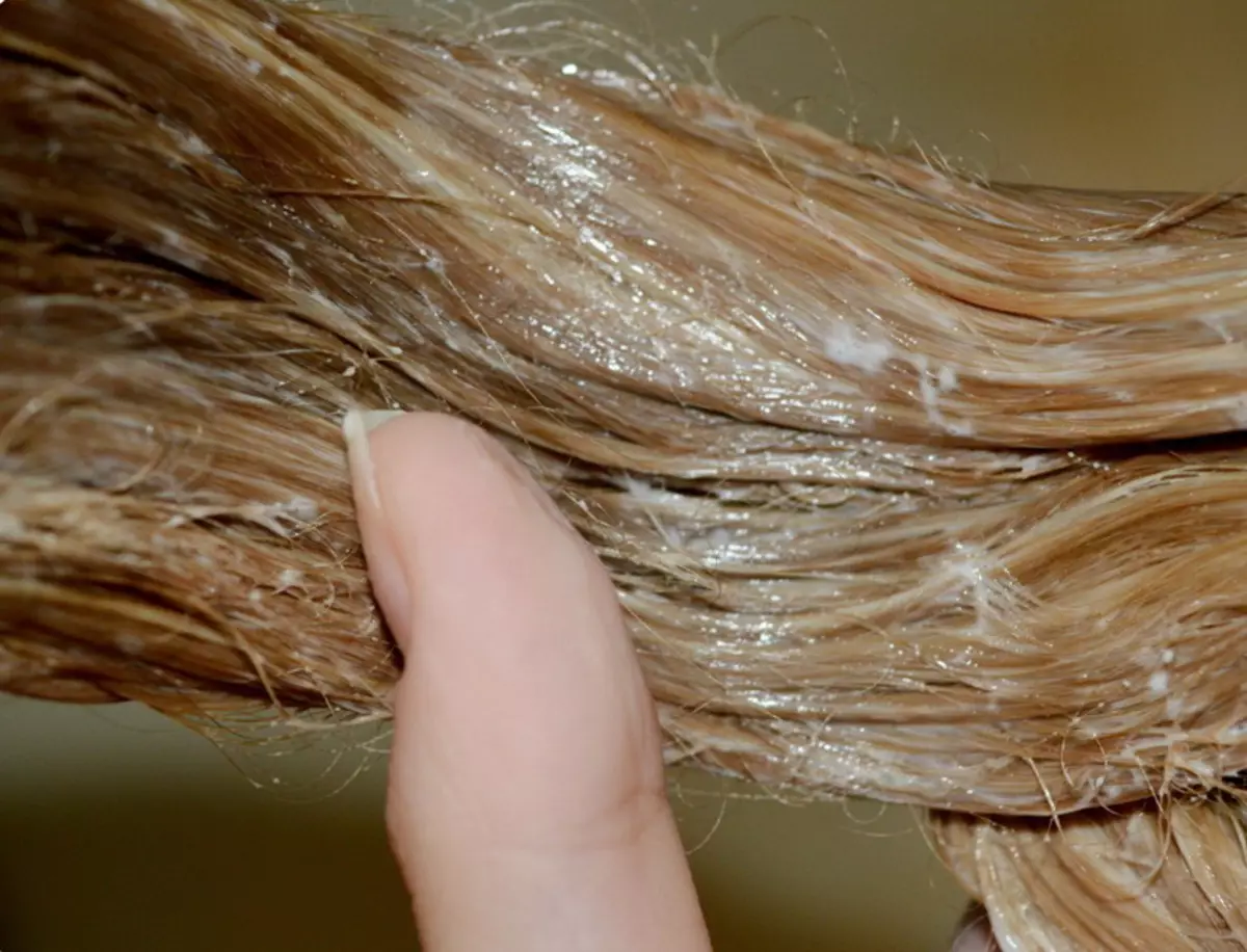 التصفيح من الجيلاتين الشعر في المنزل (48 صور): وصفات قناع، المنافع والأضرار لهذا الإجراء. كيفية جعل خطوة بخطوة؟ استعراض بنات 16588_25