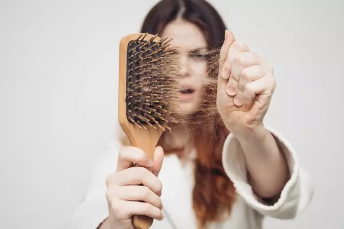 Ламинирање косе (55 фотографија): Шта је то? Шта коса изгледа пре и после? Како то да урадите? Предности и недостаци, композиције и прегледи 16591_12