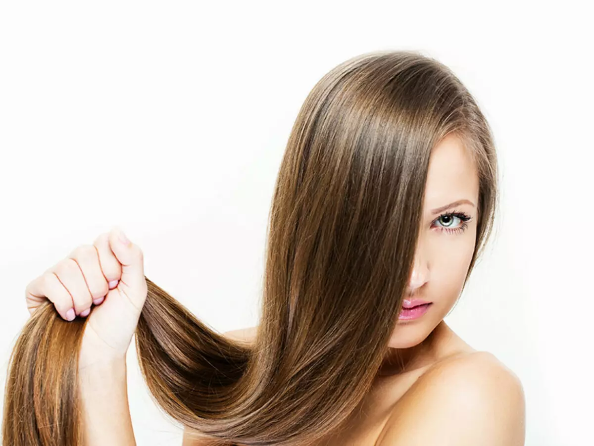 Keratin Rambut Rambut (54 foto): Apa iku? Kepiye prosedur Keratin Straightening lan apa bisa kanggo nggulung sawise iku, cat rambut? Ulasan 16617_39