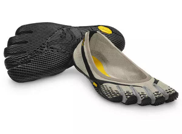 Vibram shoes (58 photos): Boots with soles from vibrats, fivefingers and sneakers, mountain and winter shoes for tourism 1662_24
