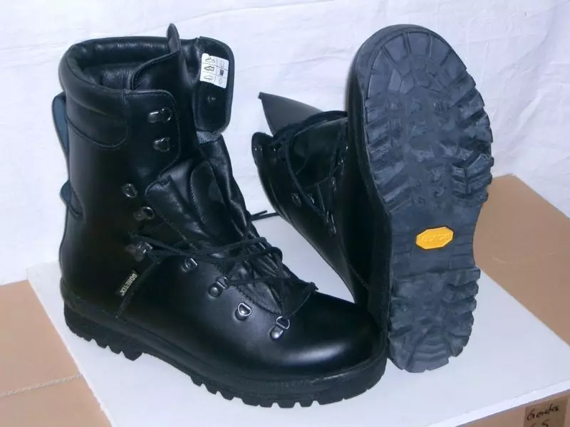 รองเท้า Vibram (58 รูป): รองเท้าบูทที่มีพื้นรองเท้าจาก Vibrats, Fivefingers และรองเท้าผ้าใบ, รองเท้าภูเขาและฤดูหนาวสำหรับการท่องเที่ยว 1662_44