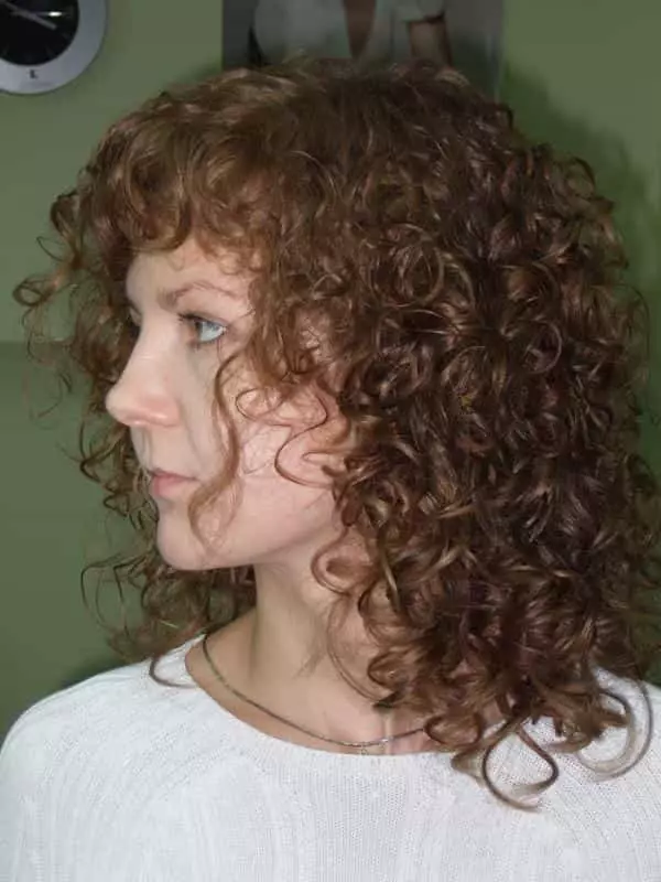 Hair Biosava a közepes hajon (57 fotók): Hogyan készítsünk egy nagy, könnyű és más biokémia közepes hosszú haját? Fekvő frizura 16638_21